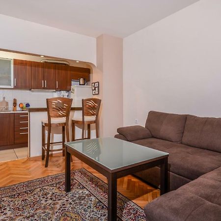 Comfortable One Bedroom Apartment In A Lively Area | Zona B5 | Russian Square Sofia Bagian luar foto