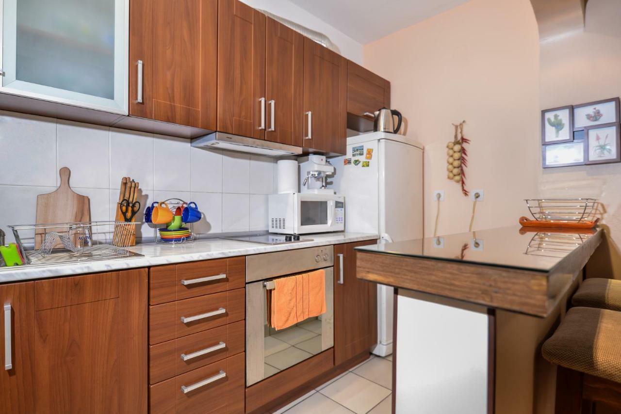 Comfortable One Bedroom Apartment In A Lively Area | Zona B5 | Russian Square Sofia Bagian luar foto