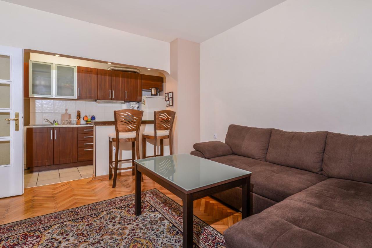 Comfortable One Bedroom Apartment In A Lively Area | Zona B5 | Russian Square Sofia Bagian luar foto