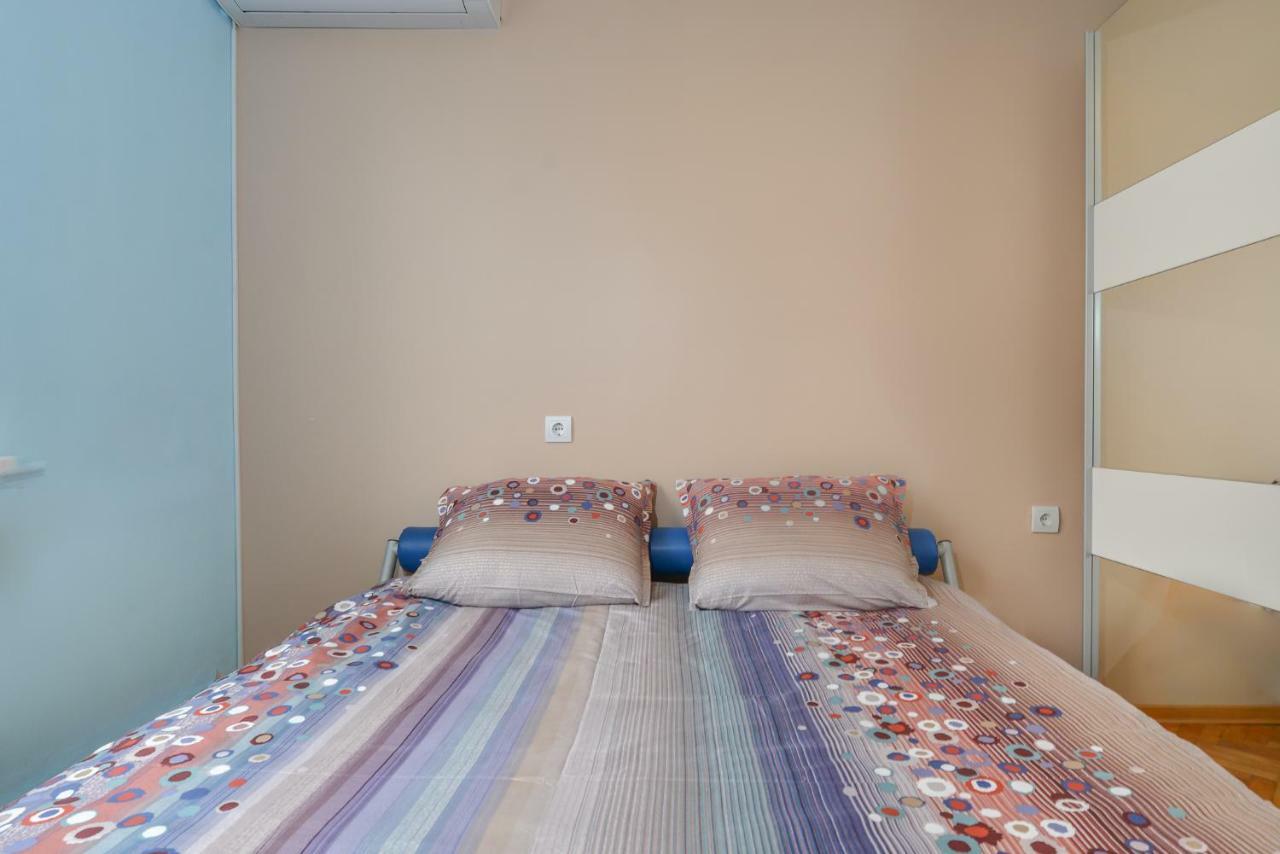 Comfortable One Bedroom Apartment In A Lively Area | Zona B5 | Russian Square Sofia Bagian luar foto