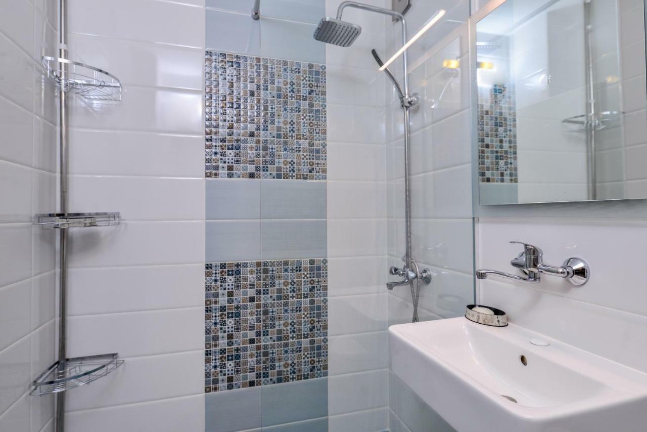 Comfortable One Bedroom Apartment In A Lively Area | Zona B5 | Russian Square Sofia Bagian luar foto