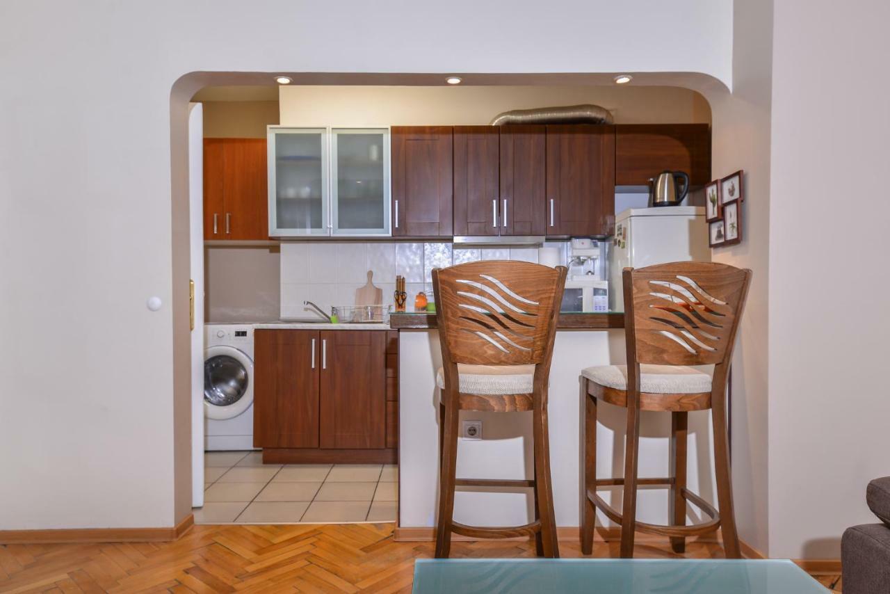 Comfortable One Bedroom Apartment In A Lively Area | Zona B5 | Russian Square Sofia Bagian luar foto