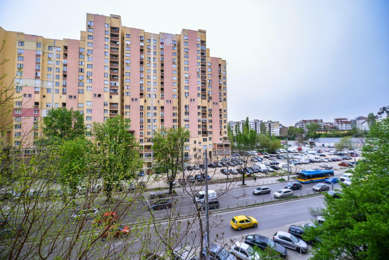 Comfortable One Bedroom Apartment In A Lively Area | Zona B5 | Russian Square Sofia Bagian luar foto