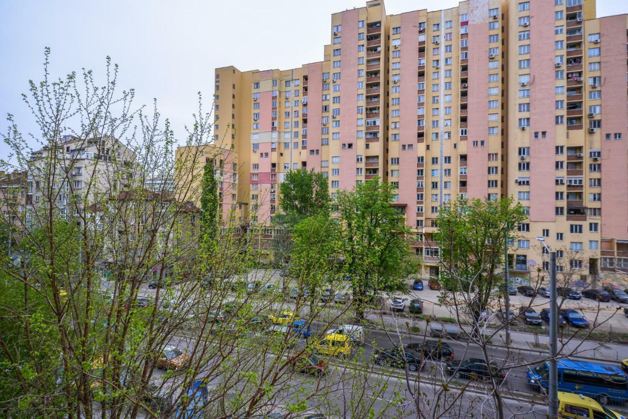 Comfortable One Bedroom Apartment In A Lively Area | Zona B5 | Russian Square Sofia Bagian luar foto