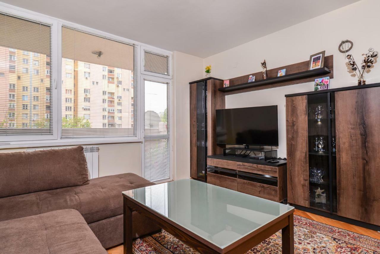 Comfortable One Bedroom Apartment In A Lively Area | Zona B5 | Russian Square Sofia Bagian luar foto